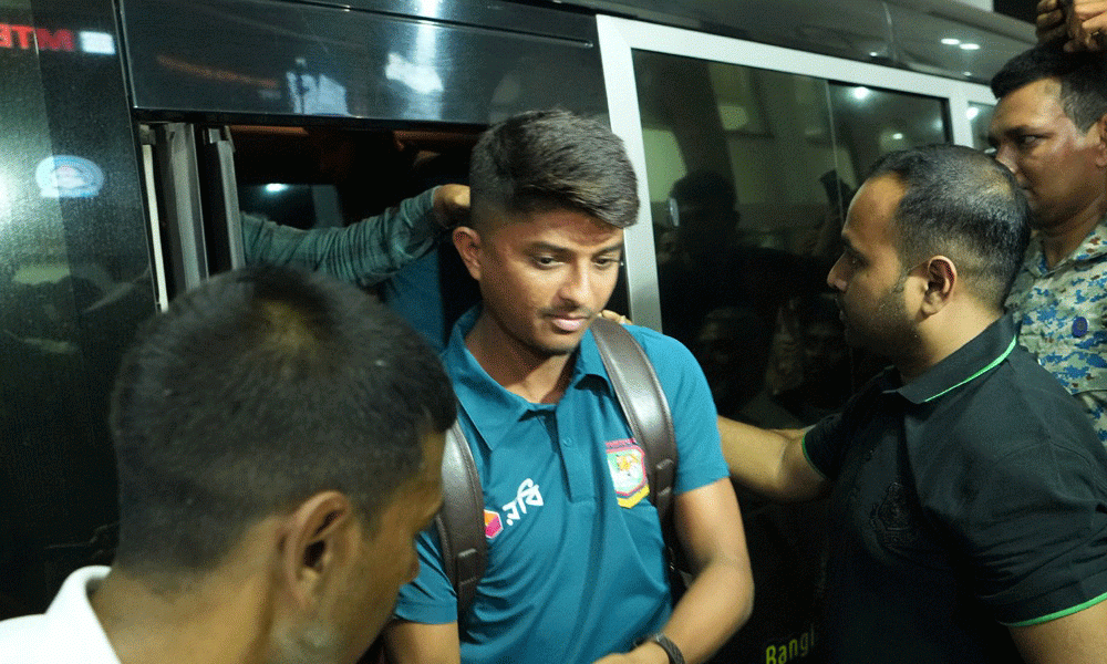 The Bangladesh cricket team departed Dhaka for the USA early on Thursday to participate in the ICC Men’s T20 World Cup 2024. Sheikh Mahedi at the Hazrat Shahjalal International Airport. Photo : BCB