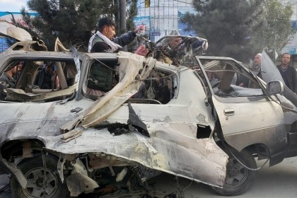 Suicide blast near Afghan ministry, more than 20 casualties
