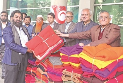 Bashundhara Group gifts blankets to newspaper hawkers

