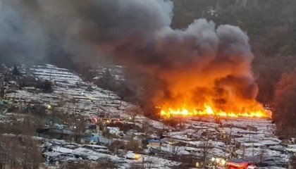 South Korea slum fire: Hundreds evacuated in Seoul