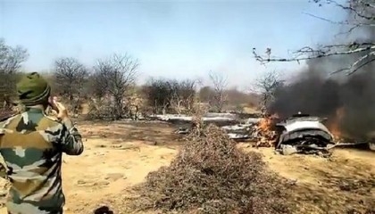 2 Indian fighter jets crash, killing pilot