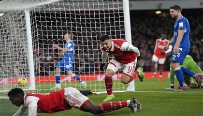 Martinelli stars as leaders Arsenal crush Everton to go five points clear