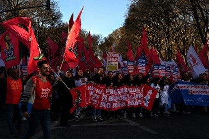 Thousands march in Portugal for wage rises
