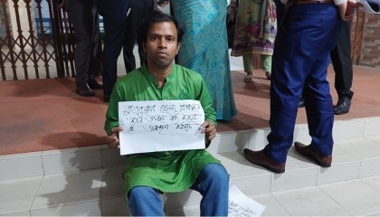 Rokeya University teacher stages sit-in as DC wants him to address "sir"