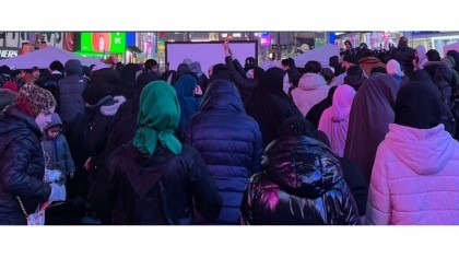 Muslims in New York City offer Taraweeh prayers at Times Square

