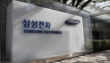 Samsung cutting memory chip production as profit slides
