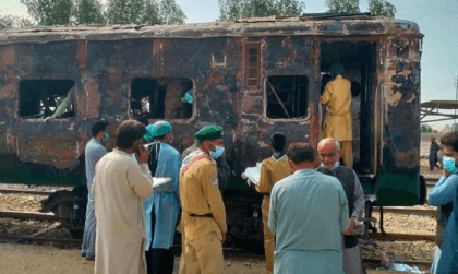 Seven killed in fire on passenger train in southern Pakistan