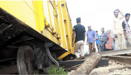 Freight train derails in Sirajganj, snaps operation between Dhaka and North Bengal