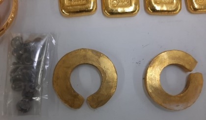 Two passengers arrested in Dhaka Airport with 1 kg gold