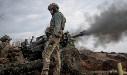 Ukraine says still fighting for Bakhmut as Wagner plans transfer to Russian army