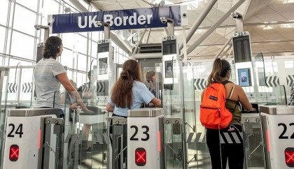 Passport e-gates at UK airports down