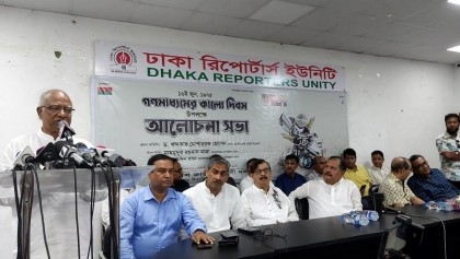 Govt seeking foreign loans everywhere to run country as economy not in dignity: Mosharraf   
