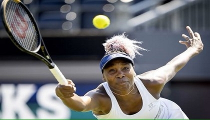 Venus Williams rolls back the years to win Birmingham opener