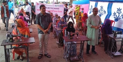 Bashundhara Group presents insolvent women with sewing machines in Dinajpur
