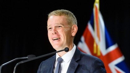 New Zealand PM scores trade deals on China trip
