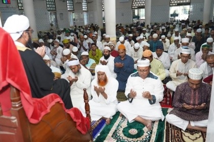Rajshahi's main Eid congregation held at Dargah mosque

