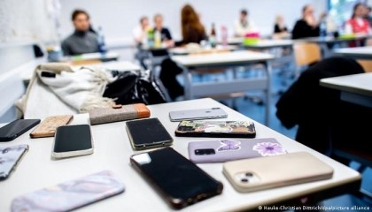 Netherlands to ban mobile phones from classrooms