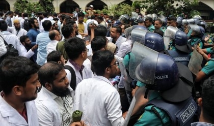 BSMMU intern doctors protest in Shahbagh, demand increment in allowances