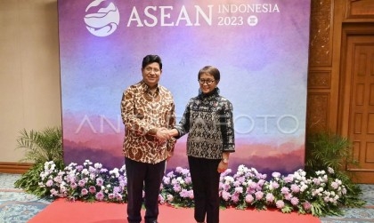 Momen met Foreign Minister of Indonesia in Jakarta

