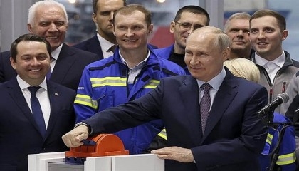 Putin launches major Arctic liquified natural gas project