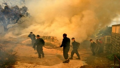 Firefighters battle blaze near Croatia's Dubrovnik