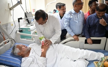 PM’s asst pvt secy Hafizur visits BNP leader Aman at hospital at her instruction