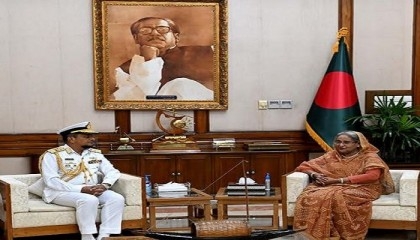 New navy chief pays courtesy call on PM