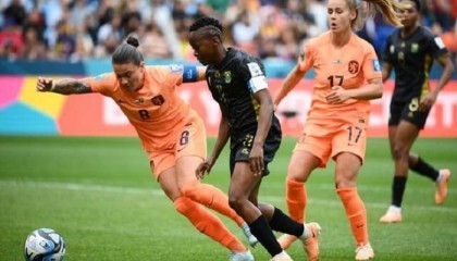 Netherlands tame South Africa to set up Spain World Cup clash