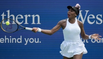 Venus withdraws from WTA Cleveland event with knee injury