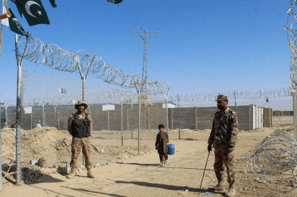 Pakistan shuts key border crossing with Afghanistan after guards exchange fire
