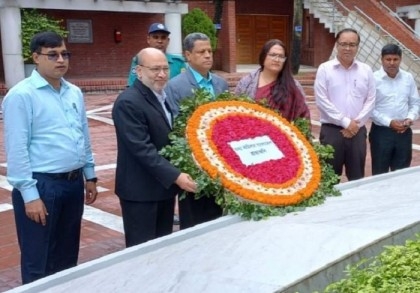 Chief information commissioner pays homage to Bangabandhu