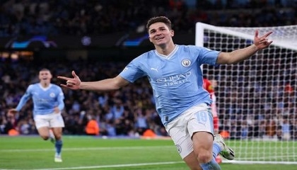 Alvarez guides Man City to winning Champions League start after Red Star shock