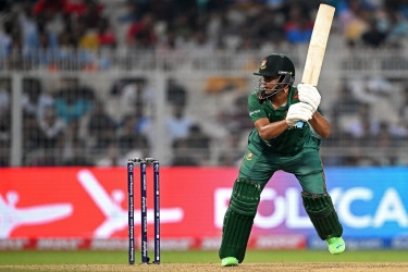 Shaheen stars as Pakistan limit Bangladesh to 204 in World Cup