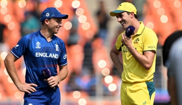 England bowl against Australia in World Cup 'pride' fight