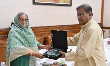 Climate leadership award handed over to PM Hasina