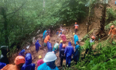 7 dead after landslide buries a house in Philippines