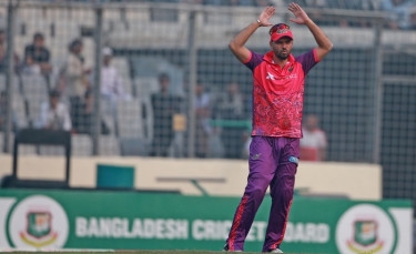 Not an ideal situation for me to play BPL, admits Mashrafe