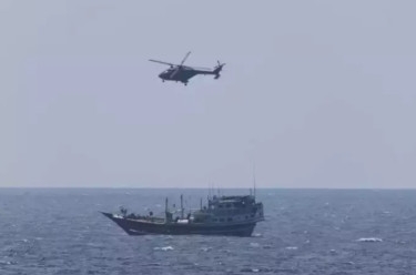 Indian navy ship INS rescues 19 Pakistani crews from Somali Pirates in anti-piracy operation