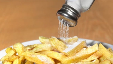 Salt-free diet ‘can reduce risk of heart problems by almost 20%’