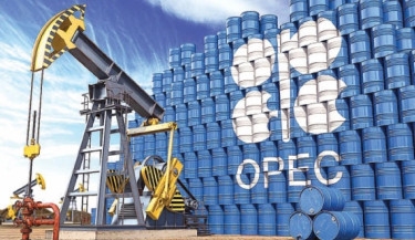 Saudi extends voluntary oil cut of 1m barrels a day