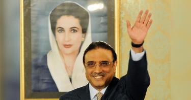 Pakistan's Asif Ali Zardari voted president for second time
