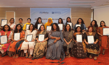25 women journos, politicians get certificates from Democracy International