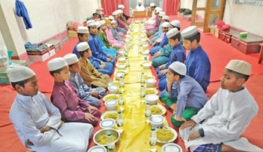 Rupganj people rejoice at Bashundhara iftar