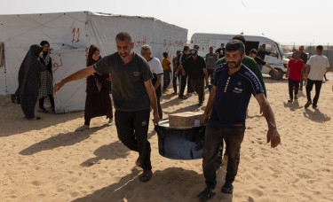 Israeli strike in Gaza kills seven aid workers unloading food