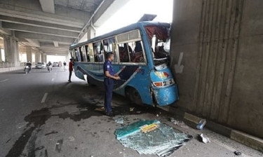 'Underage' driver behind the wheel: Bus hits Metro Rail pillar in Agargaon