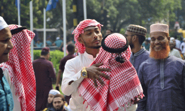Eid Mubarak: Main jamaat held at National Eidgah