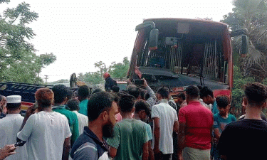 13 killed in bus-pickup van collision in Faridpur