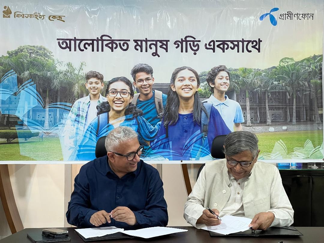 Grameenphone, Bishwo Shahitto Kendro partner for nationwide prize-giving ceremonies