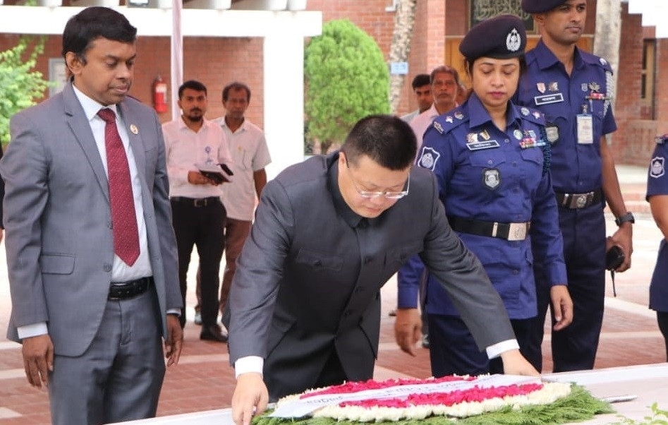 Chinese Ambassador pays tributes to Bangabandhu