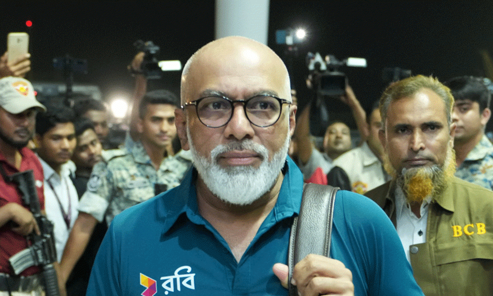 The Bangladesh cricket team departed Dhaka for the USA early on Thursday to participate in the ICC Men’s T20 World Cup 2024. Head coach Chandika Hathurusingha (vice-captain) at the Hazrat Shahjalal International Airport. Photo : BCB
